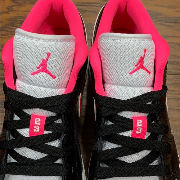 NIKE AIR JORDAN 1 LOW (GS) Black/Hyper Pink-White - Picture 7 of 16